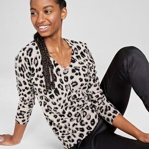 Macy’s Cashmere Leopard print Sweater‎ Size Small